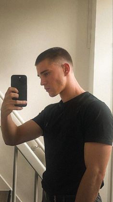 Buzz Haircut, Buzz Cut For Men, Very Short Hair Men, Buzz Cut Styles, Bold Haircuts, Buzz Cut Hairstyles, Men Haircut Curly Hair, Faded Hair, Men's Short Hair