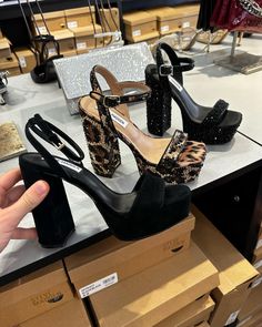 Small Platform Heels, Heels Platform, Trendy Slippers, Pretty Shoes Sneakers, Shoes Outfit Fashion, Cute Lazy Outfits, Fancy Shoes, Cute Sneakers, Shoe Inspo