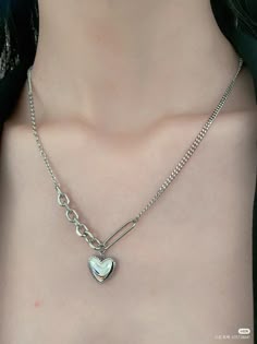 Silver Heart Clavicle Chain Necklace, Gift For Her, Silver Heart Clavicle Chain Jewelry, Kpop Necklace, Acubi Fashion Jewelry, Heart Design K-pop Accessory, Kpop Jewelry, Boyish Necklace, Kpop Idols Jewelry, Acubi Necklaces