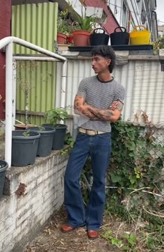 How To Style Flare Jeans Men, 70s Fits Men, Dive Bar Outfit Men, Mens Flared Jeans Outfit, Levis 517 Outfit Men, Men In Flared Jeans, Flare Jeans Men Street Styles, Bell Bottom Men Outfit, Mens Bell Bottom Jeans Outfit