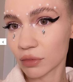 Grimes Makeup Looks, Grimes Makeup, Grimes Halloween, Grimes White Tattoo, Grimes Eyeliner, Grimes Mask, Grimes Facelift, Grimes Nails, Grimes Nail Art