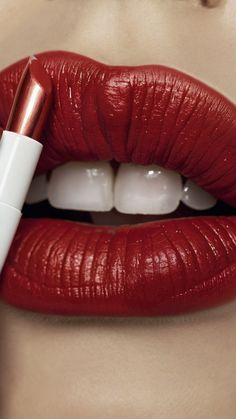 Discover the ultimate guide to choosing the best lipstick color for brown skin whether you prefer a matte pretty or natural tone From dark autumn shades to pale winter palette colors find your perfect lip shade with ease Red Brown Lipstick Shades, Cool Tone Red Lipstick, Different Shades Of Red Lipstick, Red Lipstick For Brown Skin, Cold Red Lipstick, Red Lipstick On Lips, Lipstick Mouth, Frosted Red Lipstick, Burnt Orange Lipstick Close-up