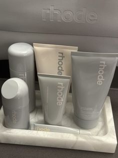 Haily beiber rhode skincare Rhode Skincare, Rhode Skincare Aesthetic, Sparkly Nail Polish, Shopping Pictures, Face Skin Care Routine, Skincare Inspiration, Sephora Skin Care, Diy Hair Care, Makeup Obsession