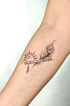 Krishan Tattoo, Tattoo Designs On Hand, Krishna Tattoos For Women, Shiv Krishna Tattoo, Radha Krishna Tattoo Design, Tattoo Designs Krishna, Radha Tattoo, Krishna Tattoo Small For Women, Krishna Ji Tattoo