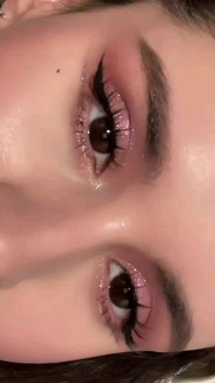 Makeup Ideas Sparkly, Makeup Ideas Sparkle, Soft Pink Shimmer Eye Makeup, Bold Eye Makeup Look, Glitter Eyes Makeup Look, Glitter Makeup Eyes, Glitter Makeup Eye, Sparkling Make Up, Makeup Sparkle Glitter
