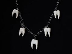 Tooth Jewellery, Weird Jewelry Necklace, Necklace Made Out Of Teeth, Teeth Bracelet, Teeth Choker, Weird Necklaces Aesthetic, Weird Core Jewelry, Dog Teeth Necklace, Teeth Necklace