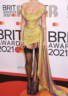 Catty Noir, Soft Grunge, Dessin De Mode, Looks Vintage, Fancy Dresses, Couture Fashion, Passion For Fashion, Runway Fashion, Fashion Inspo Outfits