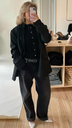 Matilda Djerf Fashion, Matilda Djerf Business Casual, Matilda Djerf Office Outfit, Matilda Djerf Work Outfit, Matilda Djerf Business, Matilda Djerf Professional, Matilda Djerf Black Outfit, Black Blazer Outfit Matilda Djerf, Djerf Avenue Grey Blazer