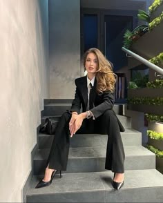 Sigma Outfits, Sleek Suits For Women, Dark Suit Women, Women In Suits Aesthetic Formal, Women Tuxedo, Tuxedo Women Chic, Black Suits For Women Classy, Business Suit Women Aesthetic, Suit With Heels