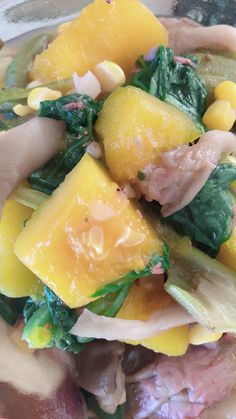 2 cup of water 
1 whole squash, kalabasa 
1 eggplant 
1 whole spinach
1 corn, take out the bone 
1/2 bowl 🥣 of okra
1 whole fish or shrimp 
2 tablespoons of shrimp paste 
Salt and paper for taste. 
Everything ok, put it the green spinach. Make sure just 5 minutes only the spinach don’t overcook.