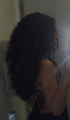 @thalita.fran on IG Long 4b Hair, Long Coily Hair, Long Hair Black Women, Black Hair Curly, Long 4b Curly Hair, Jet Black Curly Hair, Natural Long Black Hair, Curly Black Hair, Curly Hair Waist Length