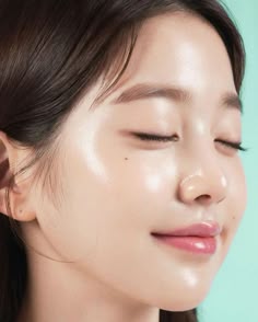 Lean Hand, Dreamy Beauty, Vision Board Glass Skin, Natural Beauty Model, Glass Skin Aesthetic Vision Board, Glass Skin Vision Board, Wonyoung Ive Glass Skin, Wonyoung Glass Skin, Clear Skin Forehead