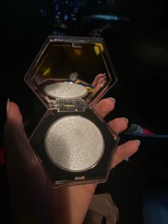 Makeup List, Highlighter And Bronzer, Winter Makeup, Make Up Inspo, Favorite Makeup Products, Makeup To Buy, Jewelry Accessories Ideas, Makeup Looks Tutorial, Makeup Pictures