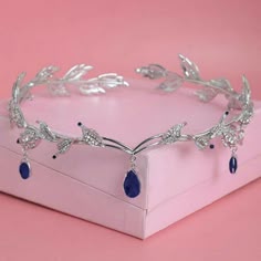 Fantasy Diadem, Icewing Crown, Tiara Blue, Ravenclaw Tiara, Diadem Jewelry, Silver Crown Fantasy Jewelry, Blue Tiara Aesthetic, Fantasy Silver Crown Jewelry, Blue Fantasy Crown Design