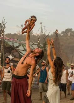 Hippy Festival Aesthetic, Rave Hippie, Hippy Festival, Bush Doof Aesthetic, Hippie Festival 70s, Dancing At A Festival, Psytrance Festival, Hippie Counterculture, Woodstock Photos Hippie