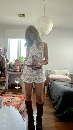 Parcels Concert Outfit, Cowboy Boots For Concert, 70s Short Dress, Tyler Childers Concert Outfit Inspo, The Favors Concert Outfit, Tennessee Style, No Place Like Tour Outfits, Cute Oktoberfest Outfits, Boho Chic Spring Outfits