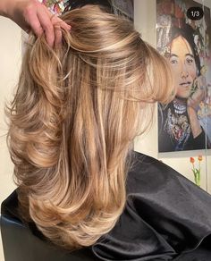 Brassy Blonde Highlights, Honey Blond With Highlights, 2000s Honey Blonde, Blonde And Gold Hair, Soft Honey Beige Blonde, Blonde With Caramel, Hair Color Ideas For Blondes Short, Different Blonde Highlights, Blonde Blended Hair