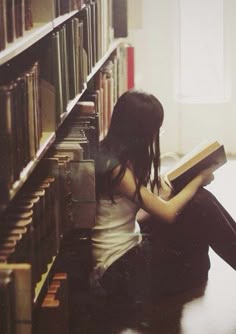 Reading Kissing In The Library, Library Kiss Aesthetic, Library Kiss, Library Romance, Couples In Library, Library Couple, Library Love Couple, Couple In A Library, Couple In Library