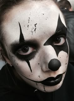 Dark clown by "Z" of "Z" Face & Body Art Creepy Clown Makeup, Clown Face Paint, Halloween Makeup Clown, Cute Clown Makeup, Creepy Makeup, Scary Clown Makeup, White Face Paint, Funky Makeup, Halloween Makeup Inspiration
