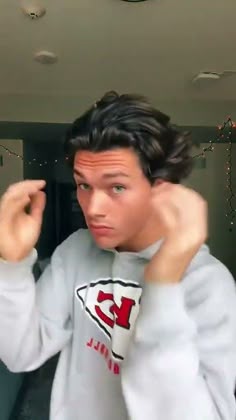 Free Flow Haircut, Surf Curtain Haircut, Long Hair Wavy Hairstyles Men, Flowback Hair Men, Hair Low Fade, Best Hairstyles For Men Long Hair, Flow Hair Cut, Wavy Flow, How To Set Hair