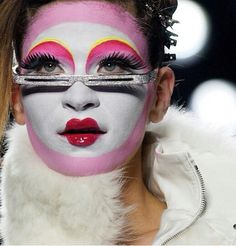 Kabuki Makeup, Modern Geisha Makeup, Galliano Dior Makeup, Geisha Inspired Makeup, Kabuki Theatre Makeup, Kabuki Inspired Makeup, Japanese Theatre Makeup, Japanese Theater Makeup, Kabuki Makeup Artist