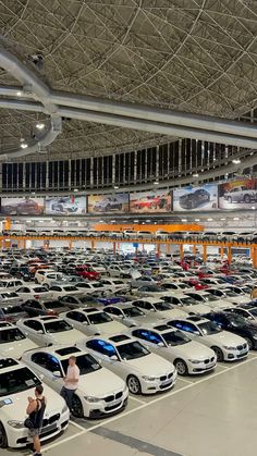 a large warehouse filled with lots of cars