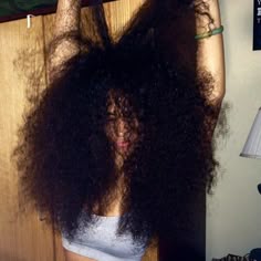 Beautiful Curly Hair, Curly Hair Inspiration, Hairdos For Curly Hair, Capelli Ricci, Hair Density, Long Curly Hair, Dream Hair, Bella Hadid, Afro Hairstyles