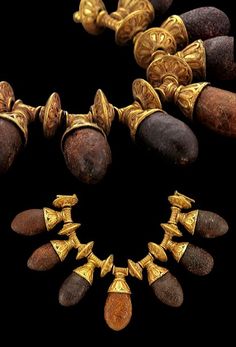 Ancient Amber, Ancient Gold And Amber Jewelry, Antique Engraved Amber Jewelry, Historical Amber And Silver Artifacts, Bronze Age Gold Necklace, Ancient Amber Jewelry, Ancient Indus Jewelry, Amber Jewelry History, Ancient Style Yellow Gold Ceremonial Jewelry