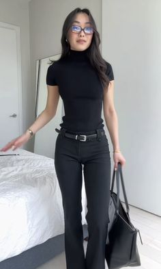Work Outfits Aesthetic Casual, All Black Outfits For Women Business Casual, Professional All Black Outfits, Black Business Clothes, Winter Buissnes Casual Outfit, Work Clothes Women Summer, Work Outfits Women All Black, Outfits For 5’4 Women, Professional Black Attire