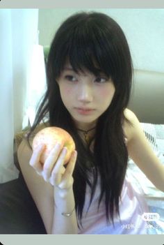 Shojo Hair, Japanese Hair Inspo, Shoujo Hair, Shoujo Haircut, 2000s Japanese Hairstyles, Japanese 2000s Hairstyles, 2000s Japanese Haircut, 2000s Asian Haircut, Side Bangs Shoujo