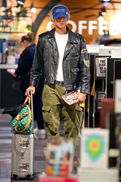 Jacob Elordi’s Best Looks: The Style of the ‘Priscilla’ Star – WWD Style Outfits, Eboy Style, James Dean, Street Style Outfits Men, Leather Jacket Outfits, Men Fashion Casual Outfits, Streetwear Men Outfits, Look Casual, Airport Outfit