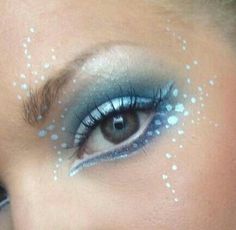 Mermaid Eye Makeup Halloween, Mermaid Make Up Ideas, Under The Sea Makeup Ideas, Water Themed Makeup Look, Sea Inspired Makeup, Blue Mermaid Makeup Looks, Water Element Makeup Looks, Mermaid Make Up Halloween, Under The Sea Theme Makeup