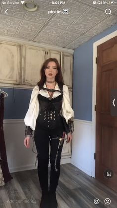 Female Pirate Outfit Ideas, Black Corset Ren Faire Outfit, Feminine Pirate Outfit, Reinessance Fair Outfits, Pirate Ren Fair, Dark Pirate Costume, Women’s Pirate Outfit, Modern Pirate Aesthetic Outfit, Renfaire Outfit Pants