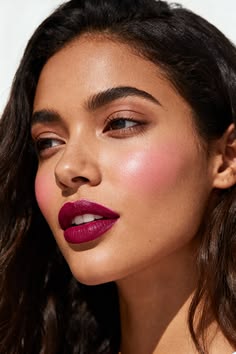 Whether you're into spring makeup ideas or already dreaming of summer makeup ideas, these soft glam makeup looks have you covered. They're pretty, practical, and totally Pinterest-worthy. Save this for later! Spring Makeup Trends, Fresh Makeup Look, Deep Winter Colors, Fresh Makeup, Glam Makeup Look, Soft Glam Makeup, Spring Makeup, Cream Eyeshadow, Summer Makeup