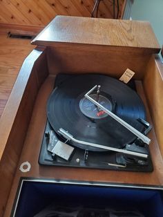 an old record player in a wooden box