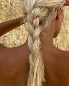 Beach Summer Blonde Hair, Island Blonde Hair, Blond Summer Hair, Blonde Hair Summer, Malibu Blonde, Summer Blonde Aesthetic, Summer Blonde Hair Aesthetic, Tanned Blonde, Blonde Braids Aesthetic