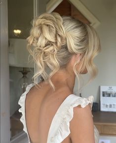 Up Hair For Prom, Prom 2026 Hair, Up Dos For Hoco, Hair Ideas For Formal, Prom Updo Inspo, Bun Hoco Hairstyles, Prom Hair For Blondes, Hair Up Styles Prom, Hair For Prom Ideas