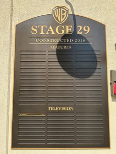 there is a sign on the wall that says stage 29