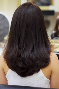 ##hairtransformation#beforeandafterhair#haircutmagic#newhairwhodis#shorthairdontcare#longtoshort#hairmakeover#hairgoals#hairstyle#hairinspo#chopchop#freshhaircut#womenshair#haircutideas#hairtransformationjourney#hairlove#goodhairday#shorthairrevolution#beautytransformation#hairvibes Haircuts For Medium Length Hair Layered, Cabelo Longo Repicado, Sleek Short Hair, Pretty Hair Cuts, Straight Hair Cuts, Easy Hairstyles For Thick Hair, Easy Hairstyles For Medium Hair, Hair Tutorials Easy, Haircuts Straight Hair