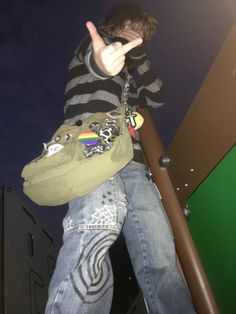 #grunge #nighttimeaesthetic #teenagedirtbag Grunge Twink, Alt Aesthetic Outfits Men, Dirtbag Boy, 2000s Alt Boy, Grunge Male Clothes, Fantasy Grunge, Grunge Atheistic, Grunge Emo Boy, Teenage Dirtbag Style