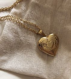 Gold Heart Pendant Locket, Gold Locket Vintage, Locket Necklace Heart, Locket Heart Necklace, Locket Heart, Gold Heart Locket Necklace, Gold Heart Shaped Locket, Locket Jewelry, Necklace Locket