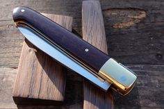 a knife is sitting on top of a wooden block