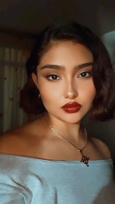 #vintage #fashion #50's #maquillaje 50’s Makeup Look, 1950’s Make Up, 50s Aesthetic Makeup, 50s Makeup 1950s, 1950s Makeup Look, Fifties Makeup, 1950 Makeup Look, 50 Makeup Vintage, 50s Makeup Looks