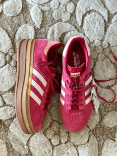 #gazelle #adidasshoeswomen #adidasgazelle #sneakers #sneakersaddict #pink Adidas Gazelle Bold Wild Pink, Adidas Gazelle Barbie Pink, Pink Gazelle Sneakers, Dark Pink Adidas Gazelle, Pink Addidas Gazzels Outfit, Bright Pink Adidas Gazelle, Adidas Gazelle Bold Pink, Gazelle Bold Pink, Pink Platform Adidas Gazelle
