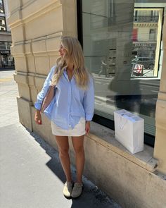 girly things 🌸🤍🫧🍵 Outfits For London In May, Chic Girly Outfits, Classy Sneakers Outfit, Outfits In Italy, Blonde Outfit Ideas, Summer Outfits Paris, Rich Summer Outfits, London Summer Style, Scandinavian Summer Outfit