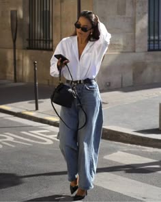 A Look We Love: White Shirt & Blue Jeans White Shirts Jeans Outfit, White Shirt On Blue Jeans, Classy Looks Women, White Shirt Dark Blue Jeans, Jean With Shirt Outfit, Fashion White Shirt, White Shirt Blue Pants, Stylish Outfits With Jeans, White Shirt Inspo Women