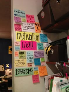 dorm room inspiration Diy Motivational Board Setup, Post It Note Wall Ideas, Sticky Note Goal Board, Motivation Board With Sticky Notes, Motivational Study Note On Wall, Post It Notes Ideas Wall Dorm Room, Sticky Notes Ideas Wall Motivation, Post-it Notes On Motivational Board, Sticky Notes Motivation Wall