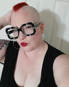 Bald women | @meli_p44 #mohawk #mohawkwoman #sexylady #redhair #sideshave #undercutgirls #undercut #sidebald #buzzcut #undercut #buzzcutgirl | Instagram Chopped Haircuts, Short Female Hairstyles, Women With Buzzcut, Female Haircut, Shaved Woman Hair, Shaved Head Mohawk, Undercut Girl, Mohawk Girl, Bald Mohawk