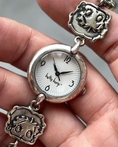 🌠 FOSSIL BETTY BOOP CHARACTER CHAIN VINTAGE WATCH

$ 269 USD included worldwide shipping fee 

• Purchase / More details at Artizenstore.com ( Link in bio ) 

#vintagewatch #bettyboop Worldwide Shipping, Betty Boop, Vintage Watches, Fossil