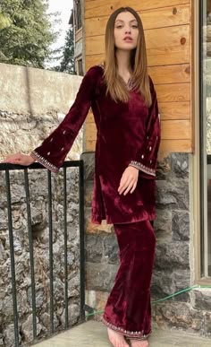 Dress Design Velvet, Wedding Dresses Velvet, Velvet Western Dresses, Velvet Dress For Women, Winter Velvet Dresses, Velvet Dress Outfit, Velvet Outfit Ideas, Simple Velvet Dress Designs Pakistani, Velvet Outfits
